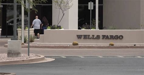 Wells Fargo worker dies at desk, goes unnoticed for 4 .